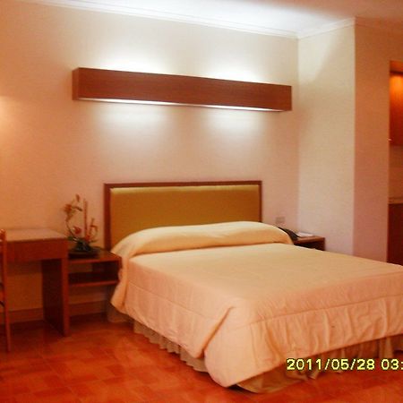 Taft Tower Hotel Манила Екстериор снимка