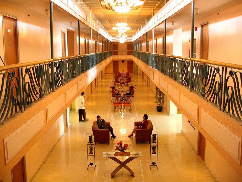 Taft Tower Hotel Манила Екстериор снимка